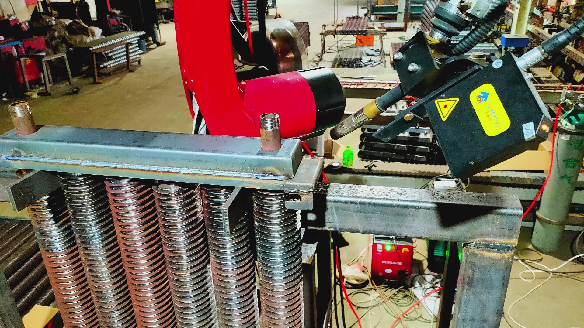 激光視覺焊縫跟蹤與路徑規(guī)劃技術(shù)助力暖氣片焊接自動(dòng)化升級(jí)