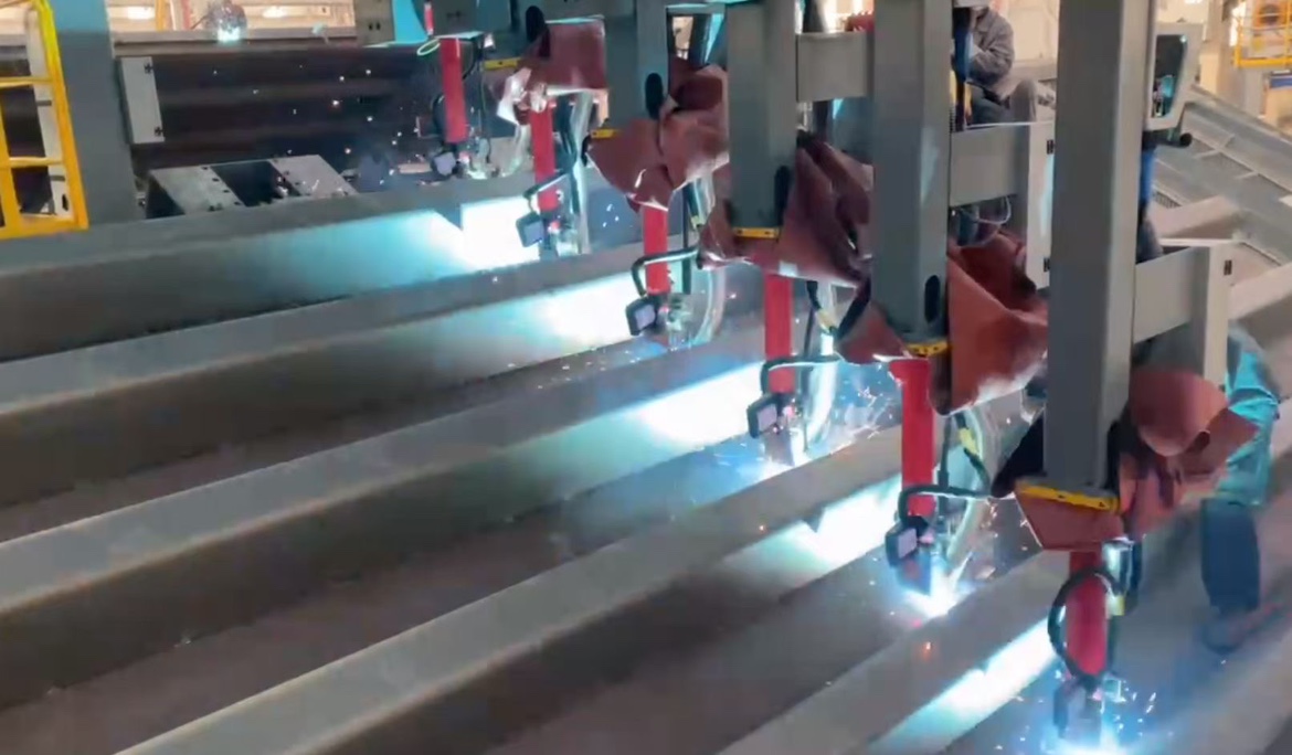 焊接專機(jī)和焊接機(jī)器人的區(qū)別