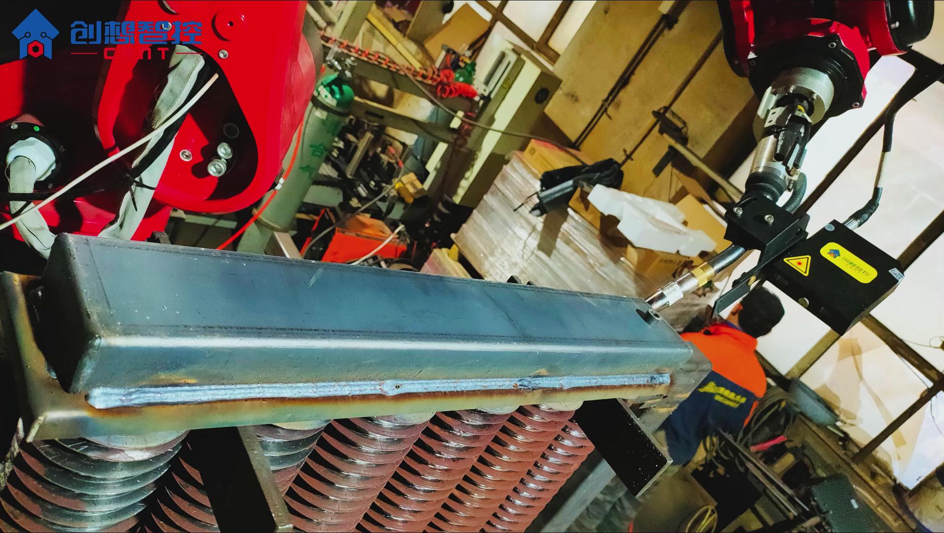 創(chuàng)想焊縫跟蹤系統(tǒng)在散熱器自動焊接的應(yīng)用