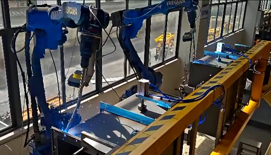 創(chuàng)想智控激光焊縫跟蹤器在變壓器油箱焊接中的應(yīng)用——安川機(jī)器人雙機(jī)協(xié)同解決方案