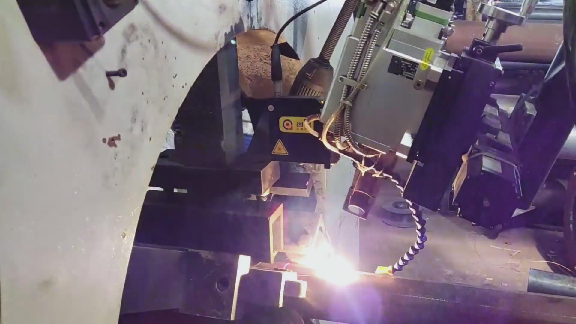 創(chuàng)想智控激光焊縫跟蹤器應(yīng)用于專機，實現(xiàn)燈桿焊接全自動化升級